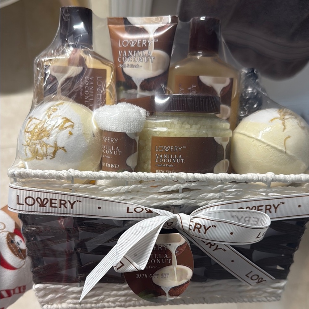 Love Cream and Brown Bath Soak & Bubbles Gift Set